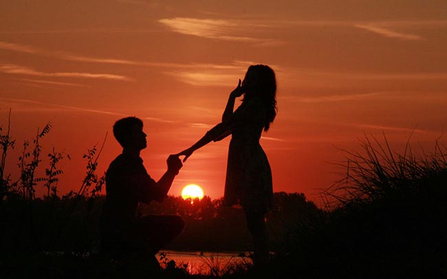 Proposing-for-love-and-romance-at-sunset-romantic-night.jpg